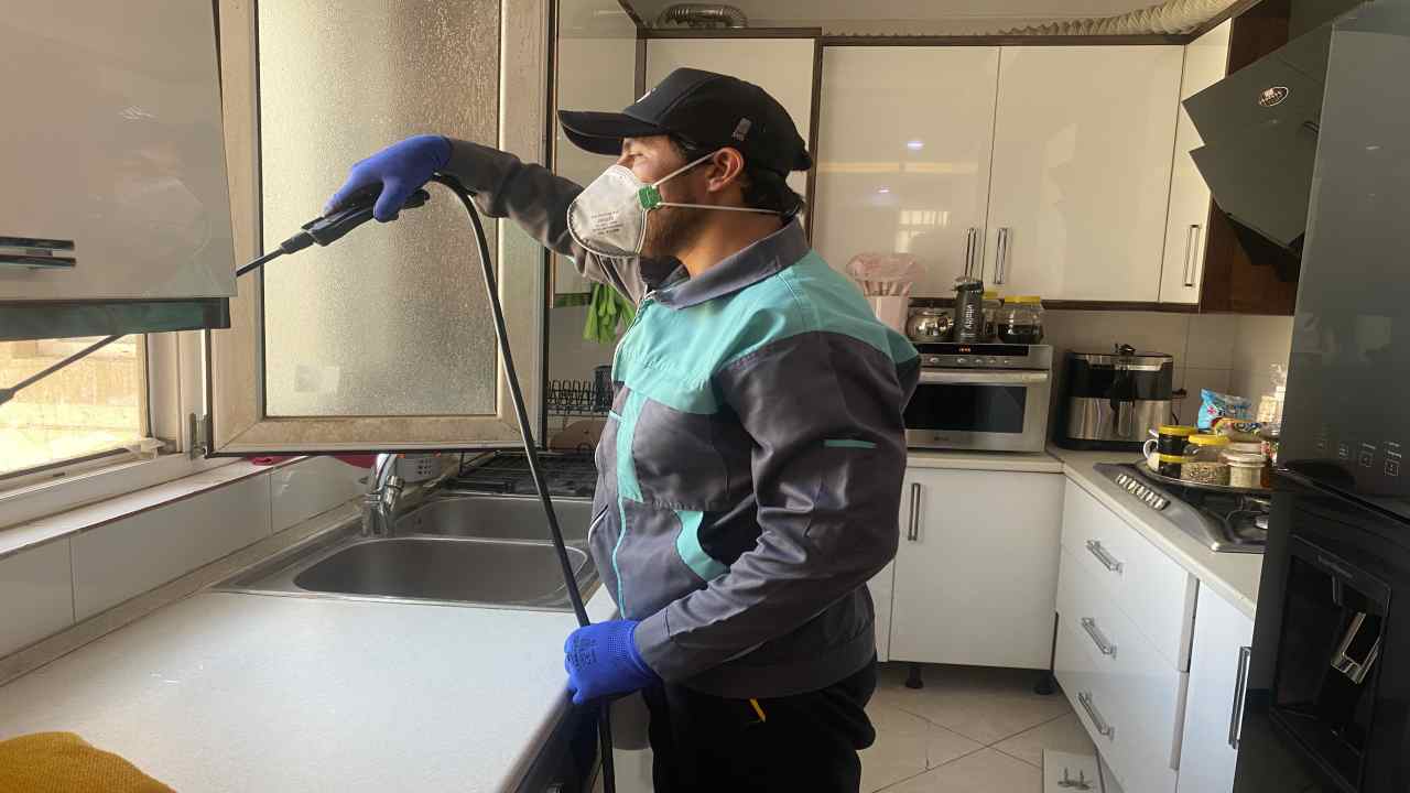 سمپاشی فصلی آفات تهران