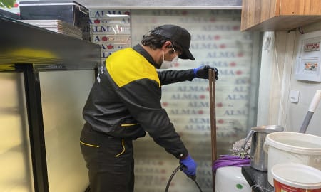 سمپاشی زیر نظر افراد متخصص جهت جلوگیری از خطرات سمپاشی منازل در تهران